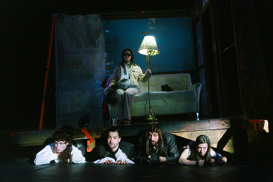 Nora oder Wie man das Herrenhaus kompostiert