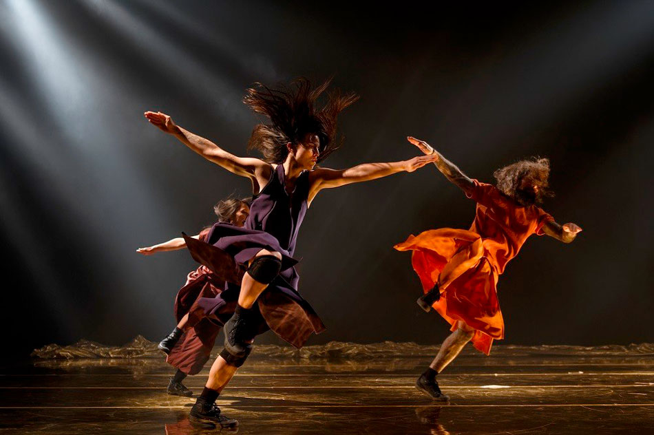 Akrobatik trifft Urban Dance & Ballett